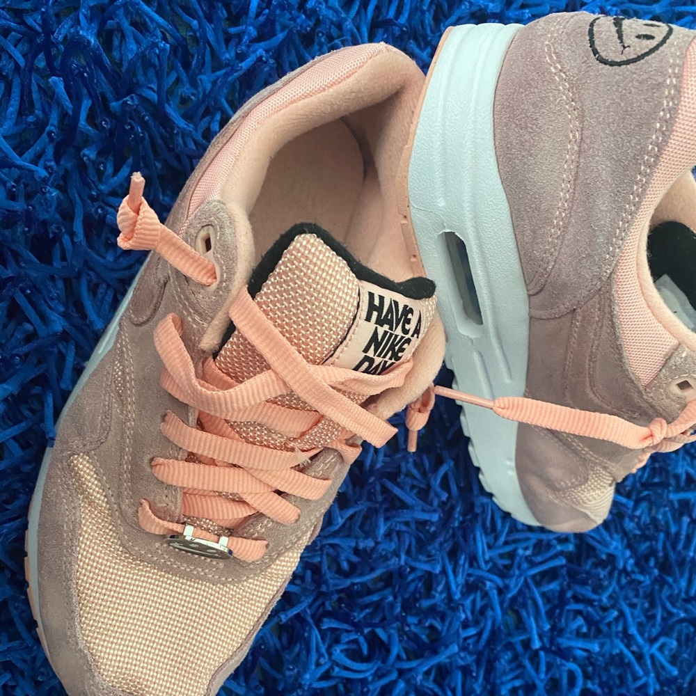 Pink Nike’s